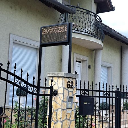 BalatonfůzfőTavirozsa公寓 外观 照片